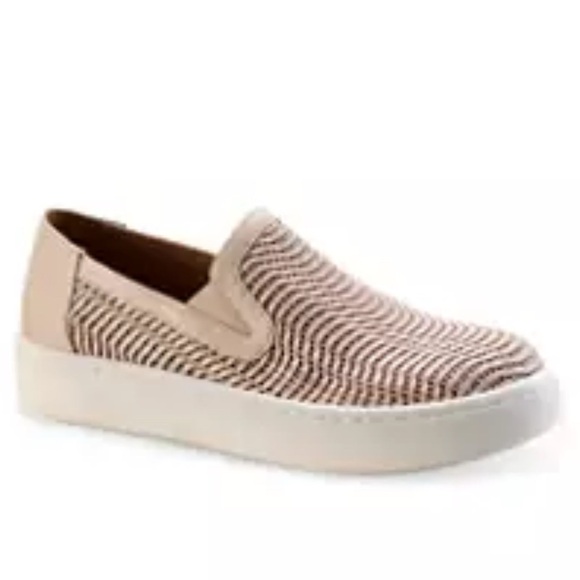 Kaari Blue Patty slide on neutral color sneakers size 9 - Picture 1 of 8